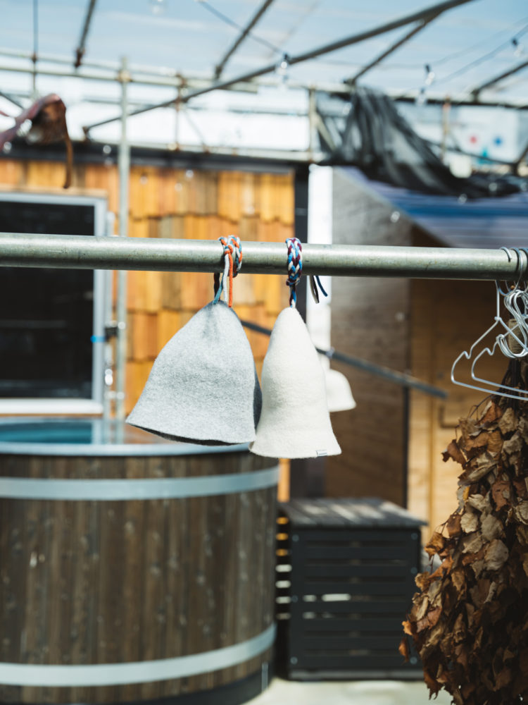 【羊毛サウナハットの作り方】ハンドメイドとOVERRIDEではどう違う？