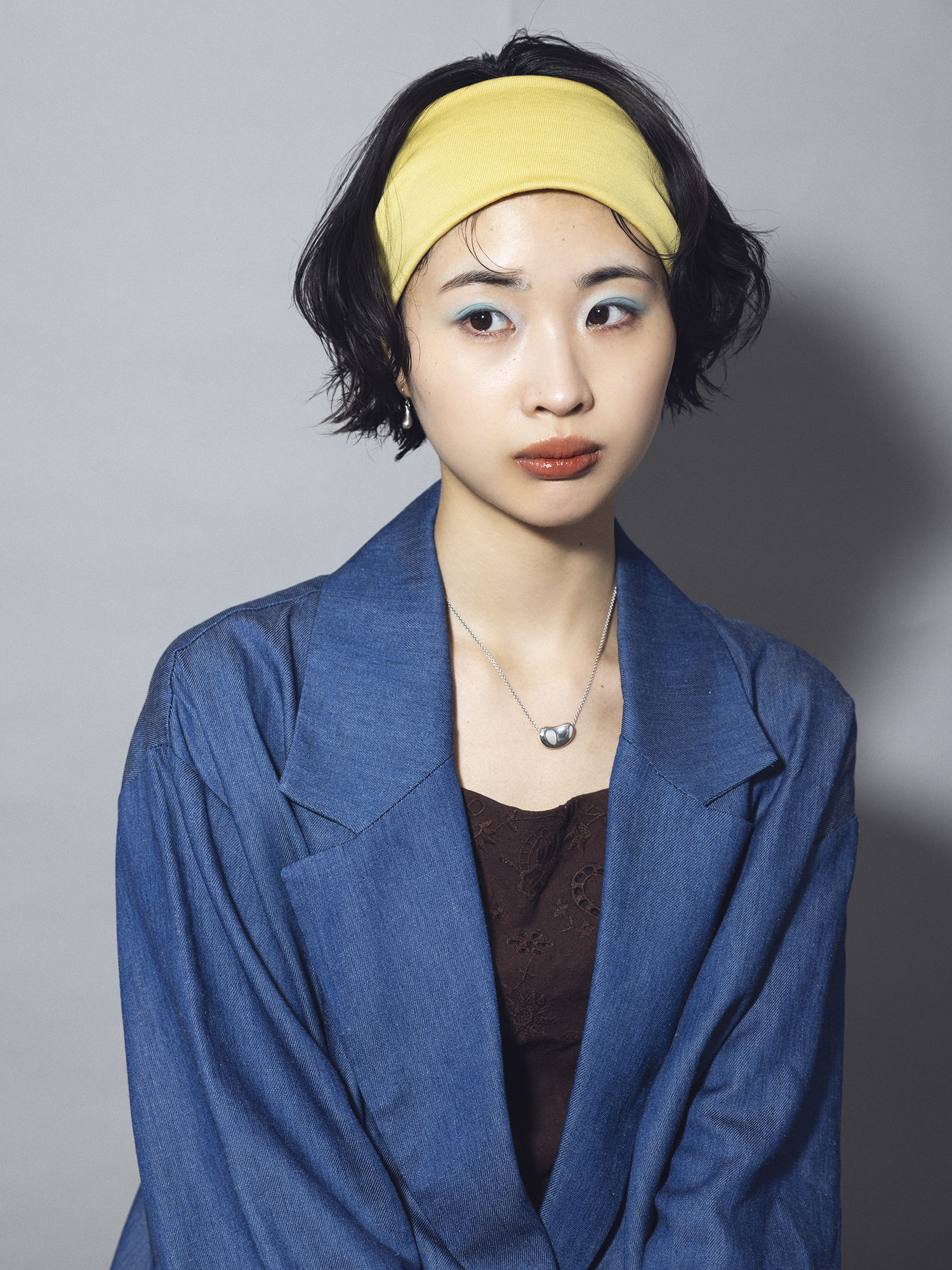 ヘアバンド・カチューシャの付け方|レディース&メンズのおしゃれアレンジ集《前髪あり・なし》