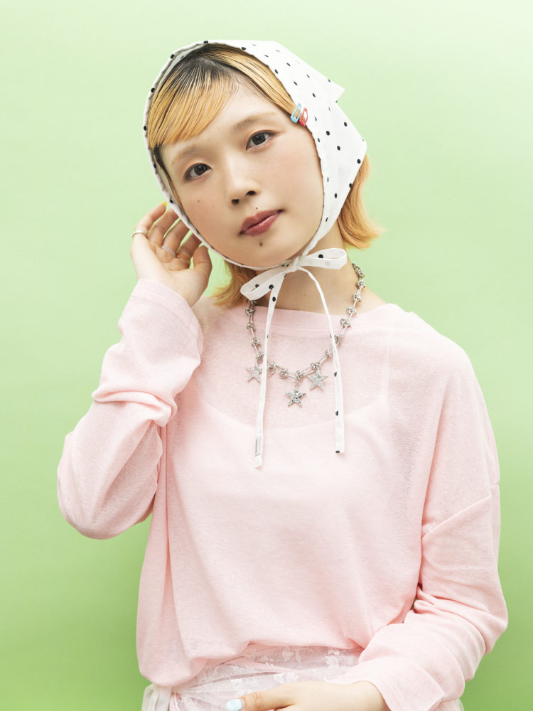 いま流行りのバブーシュカとは？三角巾・スカーフとの違いとおすすめアイテム