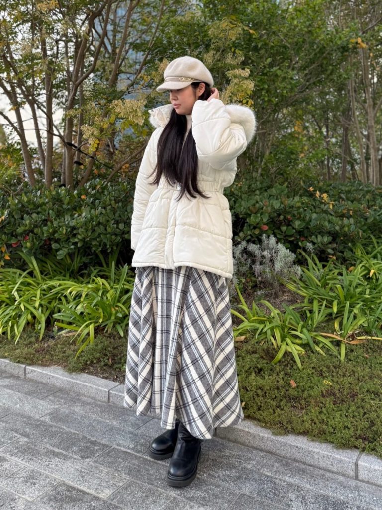 白・ベージュのキャスケットコーデ3