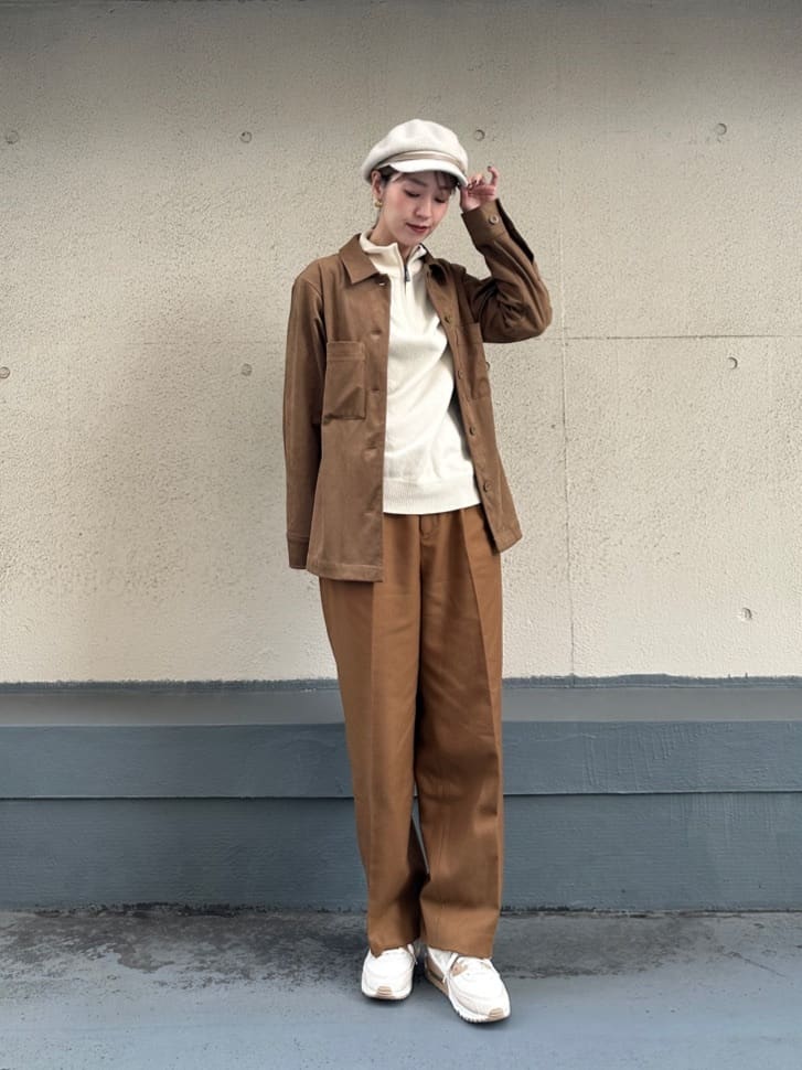 白・ベージュのキャスケットコーデ2