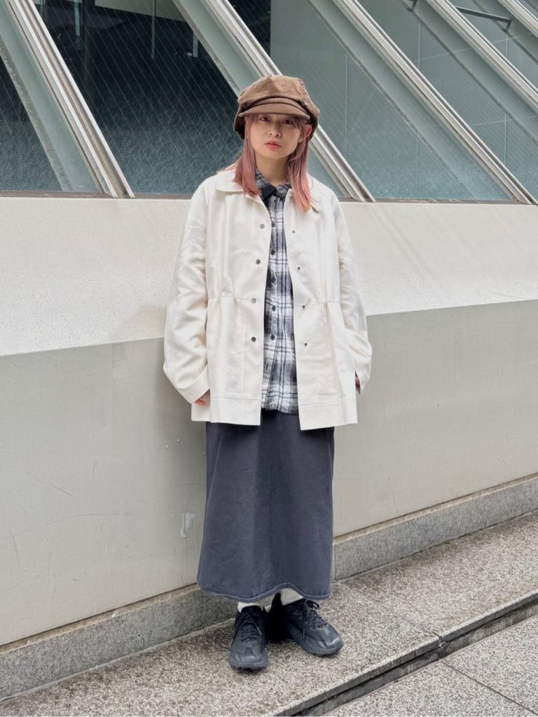 茶色のキャスケットコーデ3