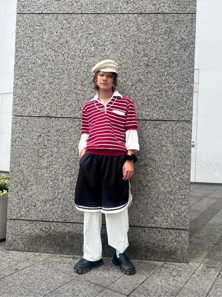 白・ベージュのキャスケットコーデ4