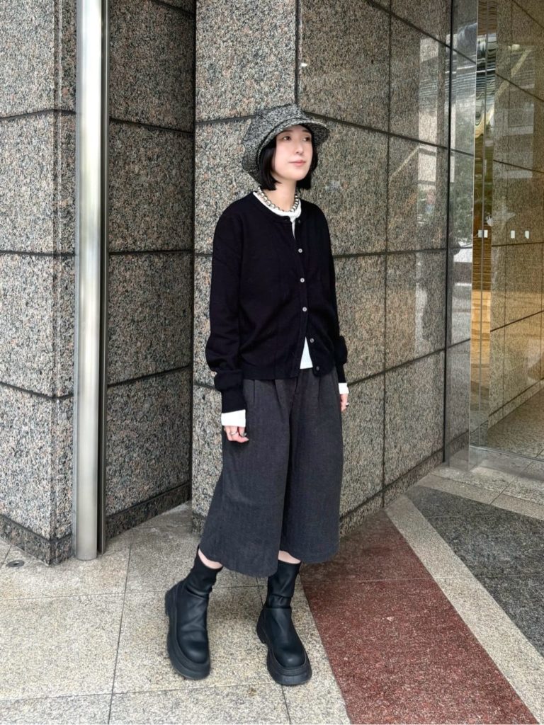 黒・グレーのキャスケットコーデ6