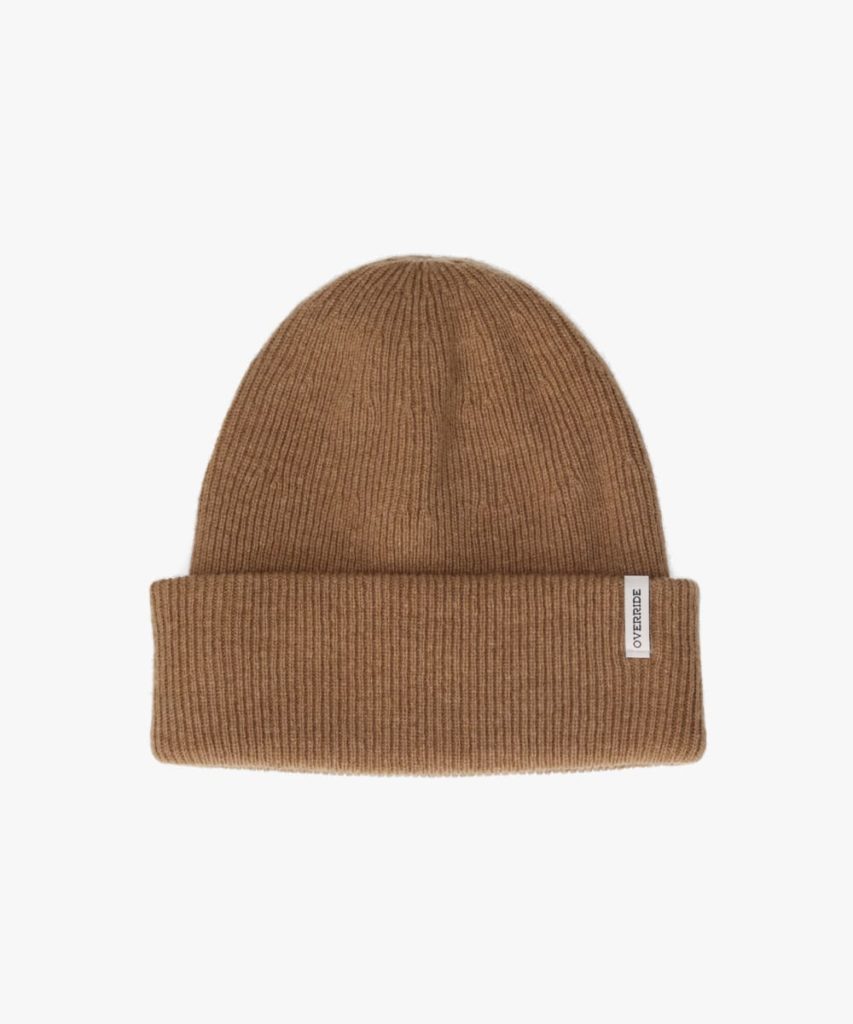 茶色のニット帽