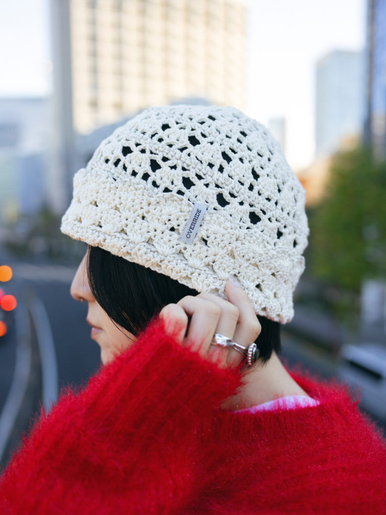 ニット帽を被った女性4