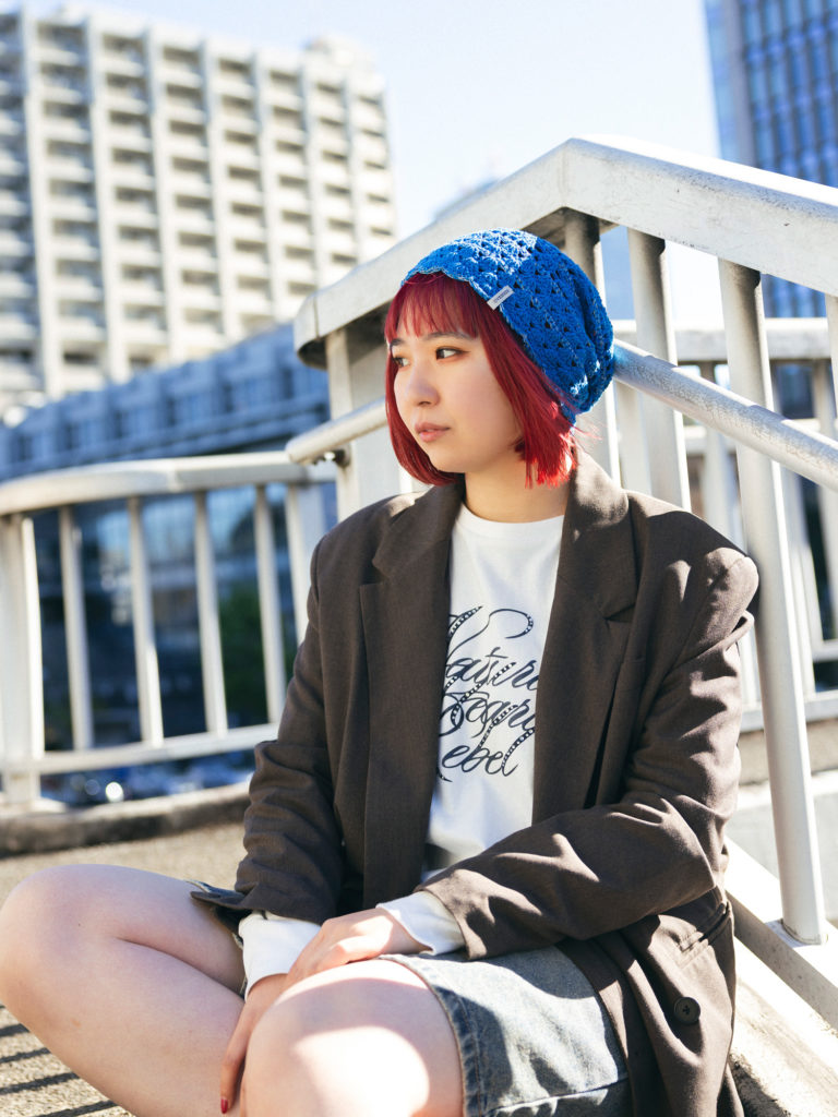 ニット帽を被った女性1