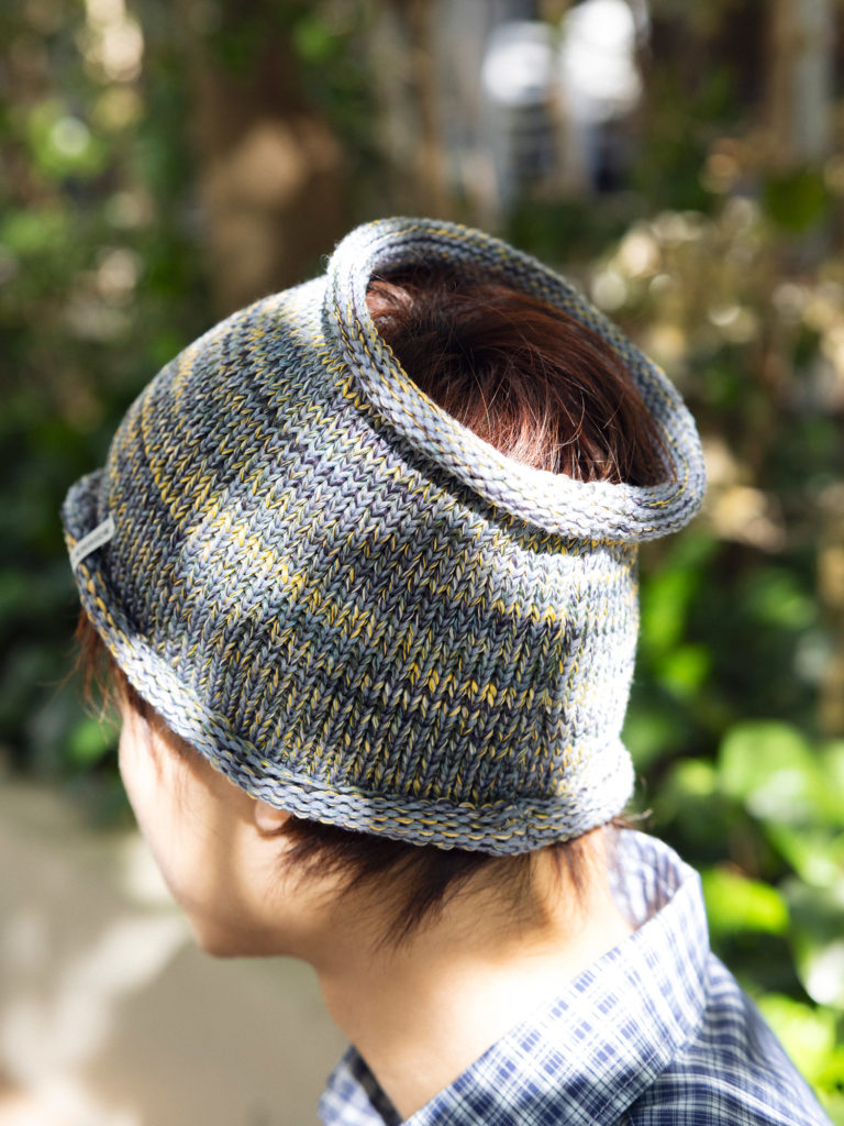 ヘアバンドを付けた男性2