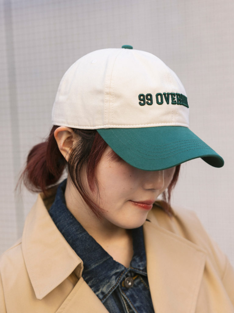 キャップを被った母