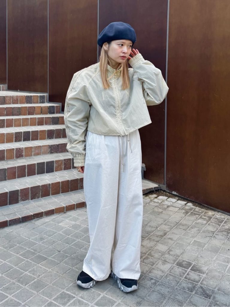 締め色のベレー帽コーデ4