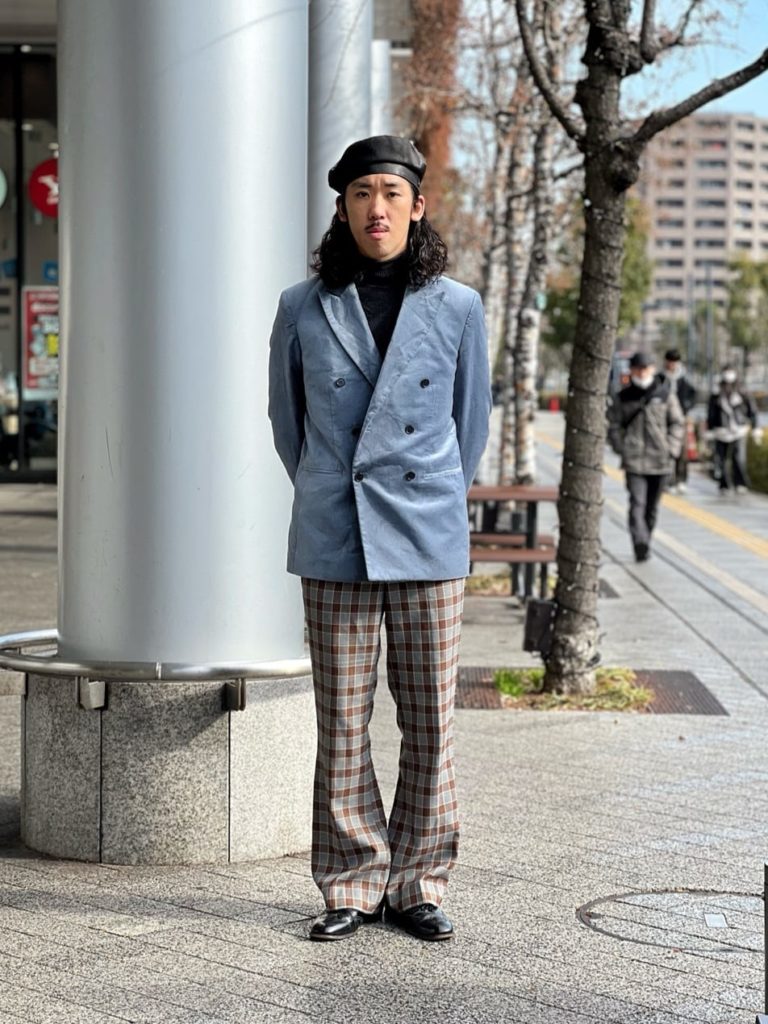 締め色のベレー帽コーデ3