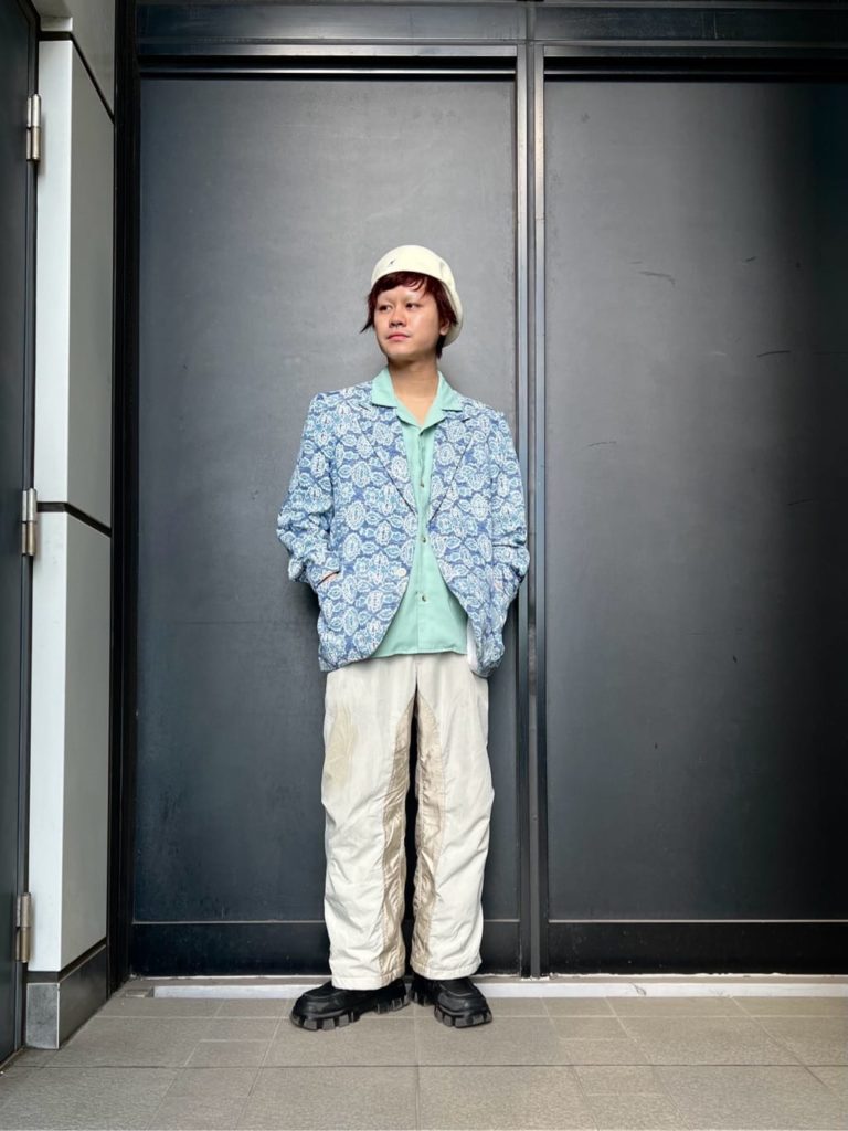 抜け色のベレー帽コーデ2