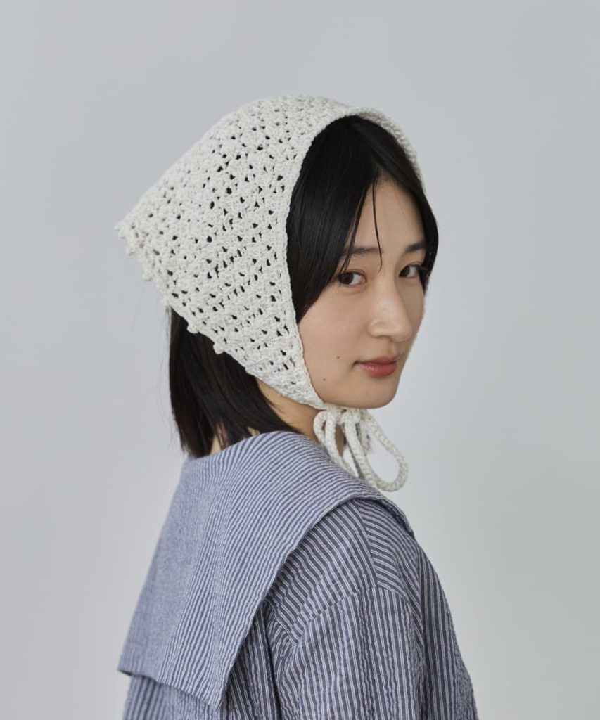 小さめ・あご紐付きのバブーシュカ