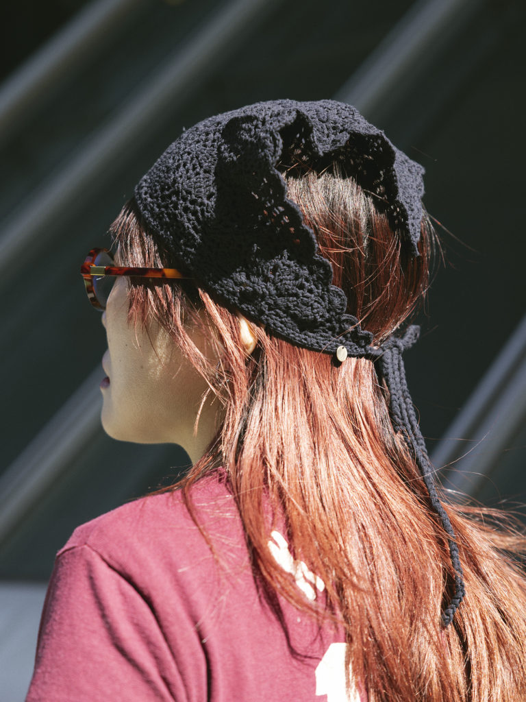 “スカーフ”を頭に巻くおすすめスタイル1のアップ