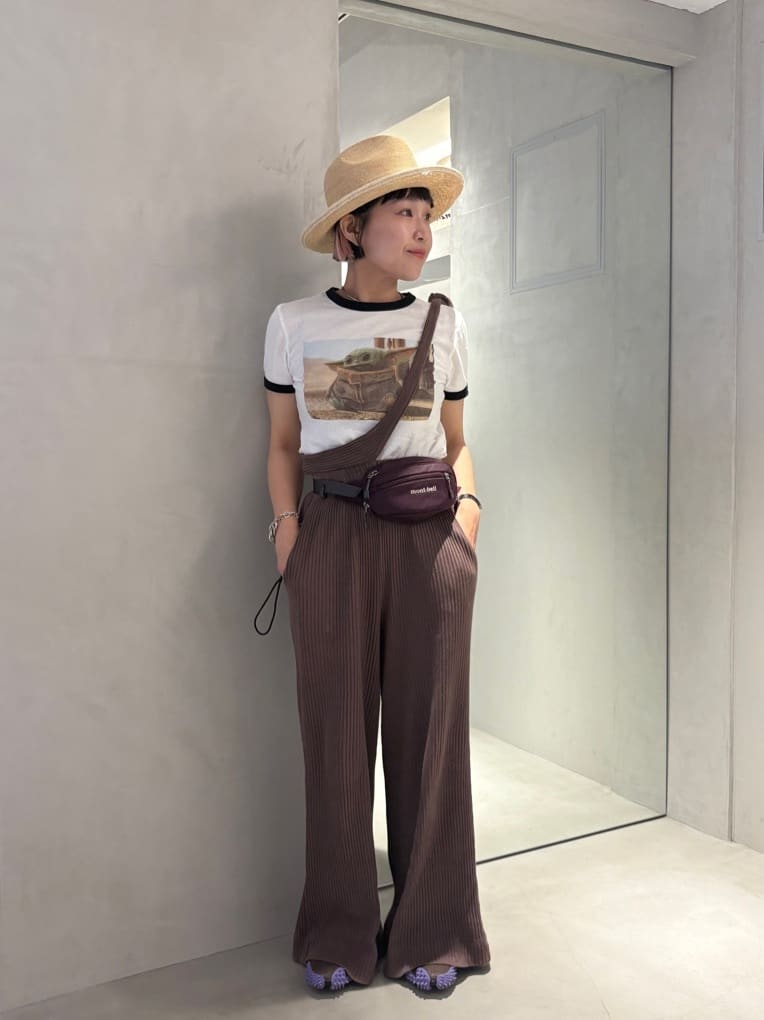 麦わら帽子の大人カジュアルコーデ7