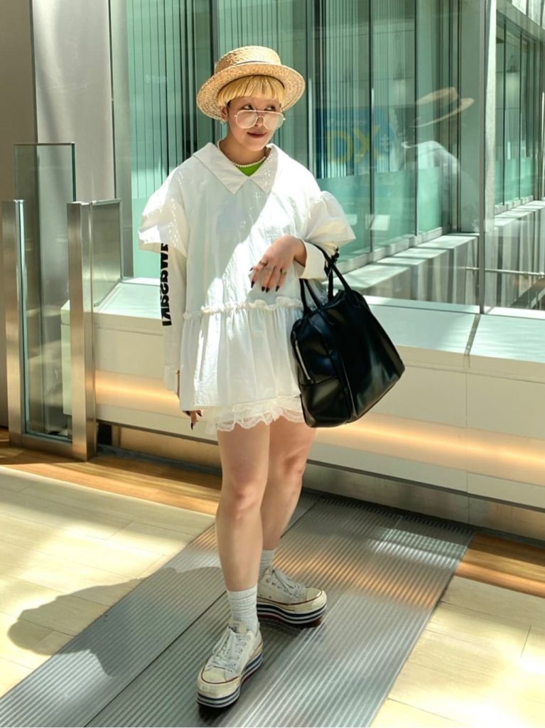 麦わら帽子のかわいい系コーデ1