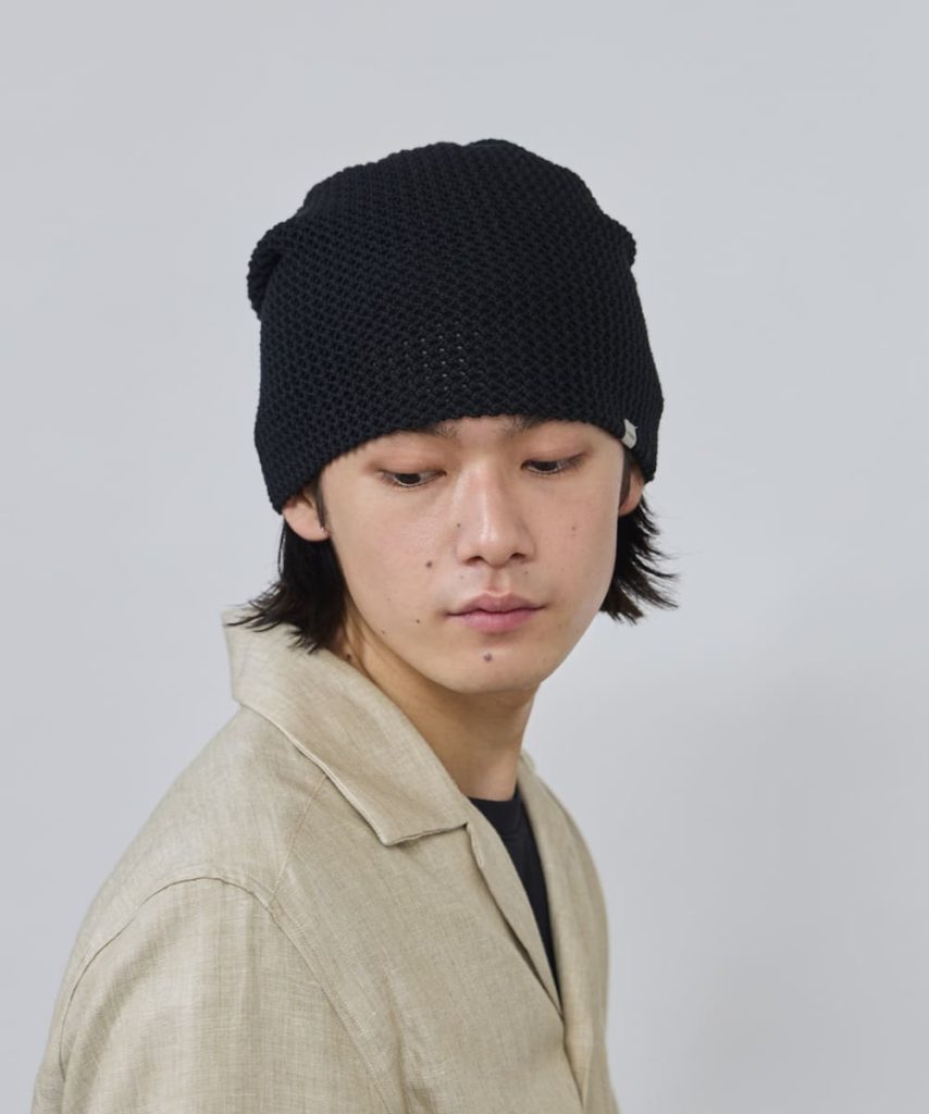秋まで使えるおすすめニット帽1