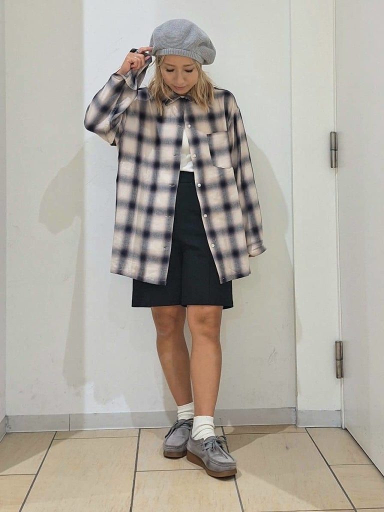 ベレー×チェックシャツで作るストリートミックス