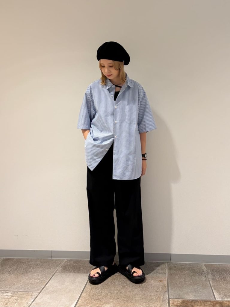 ベレー×ストライプシャツで清潔感たっぷり